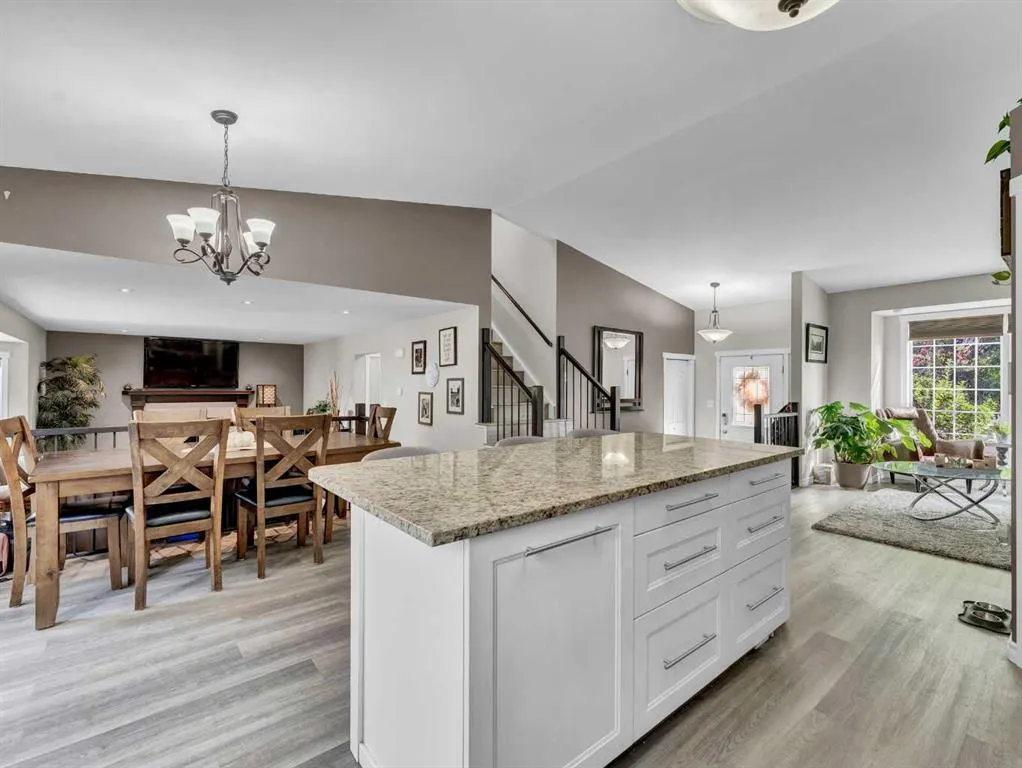 16 Storrs Crescent SE