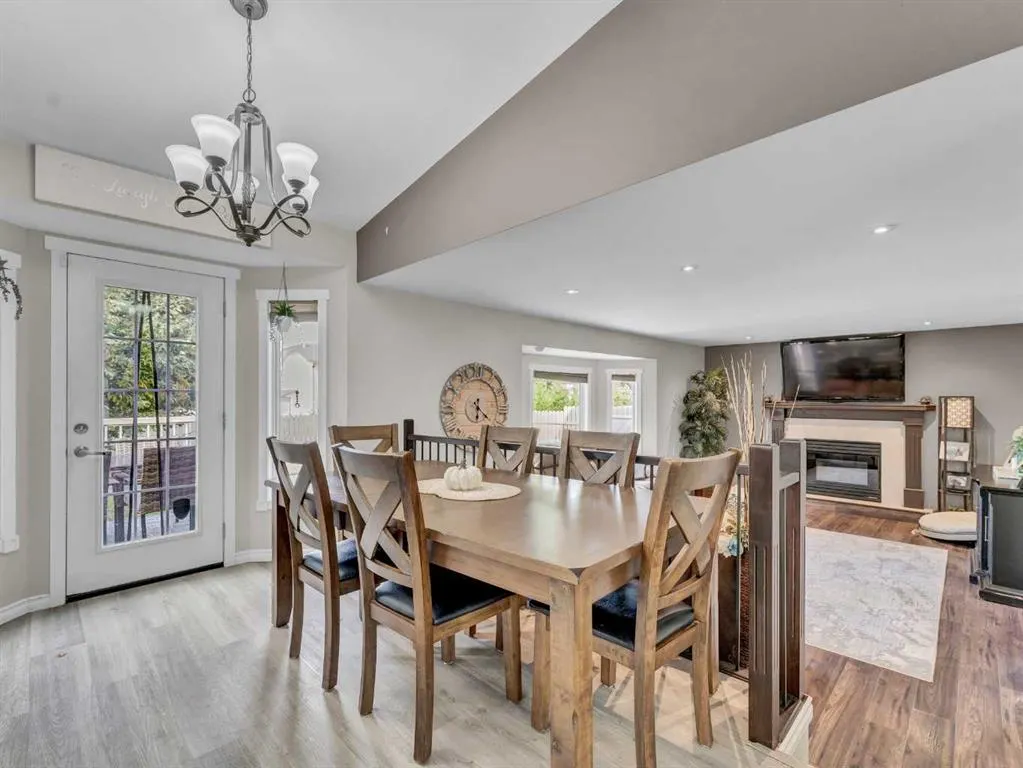 16 Storrs Crescent SE