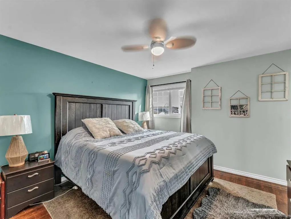 16 Storrs Crescent SE