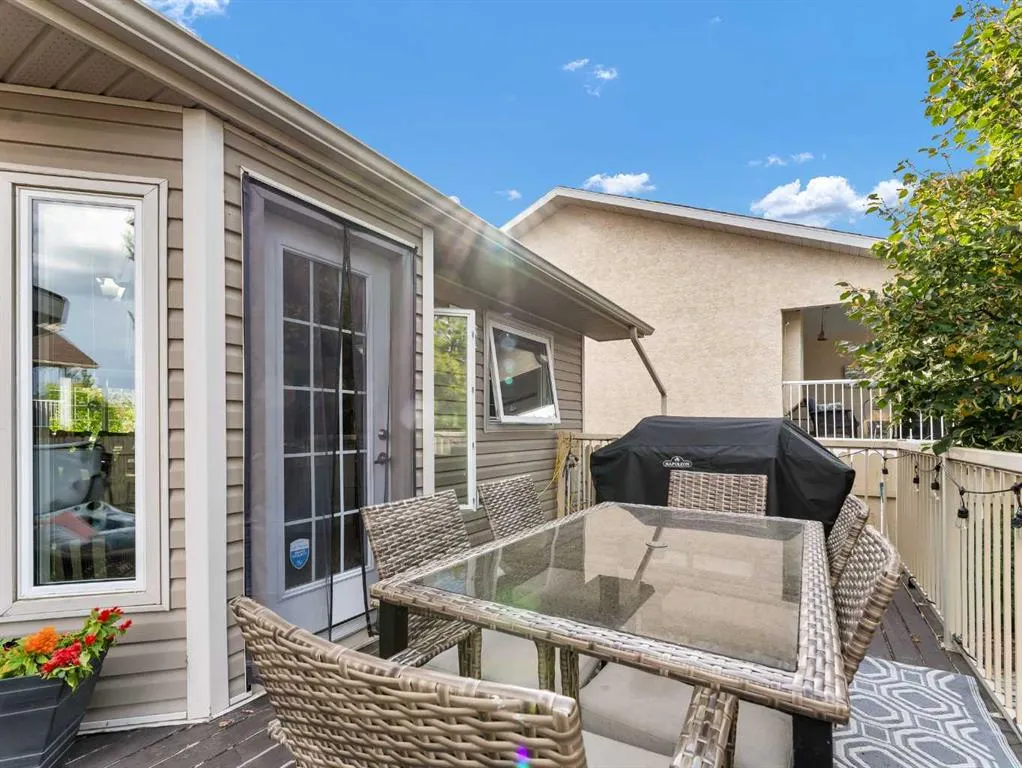 16 Storrs Crescent SE