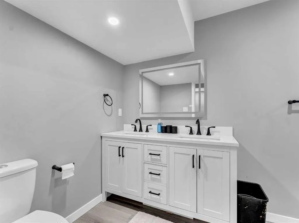16 Storrs Crescent SE
