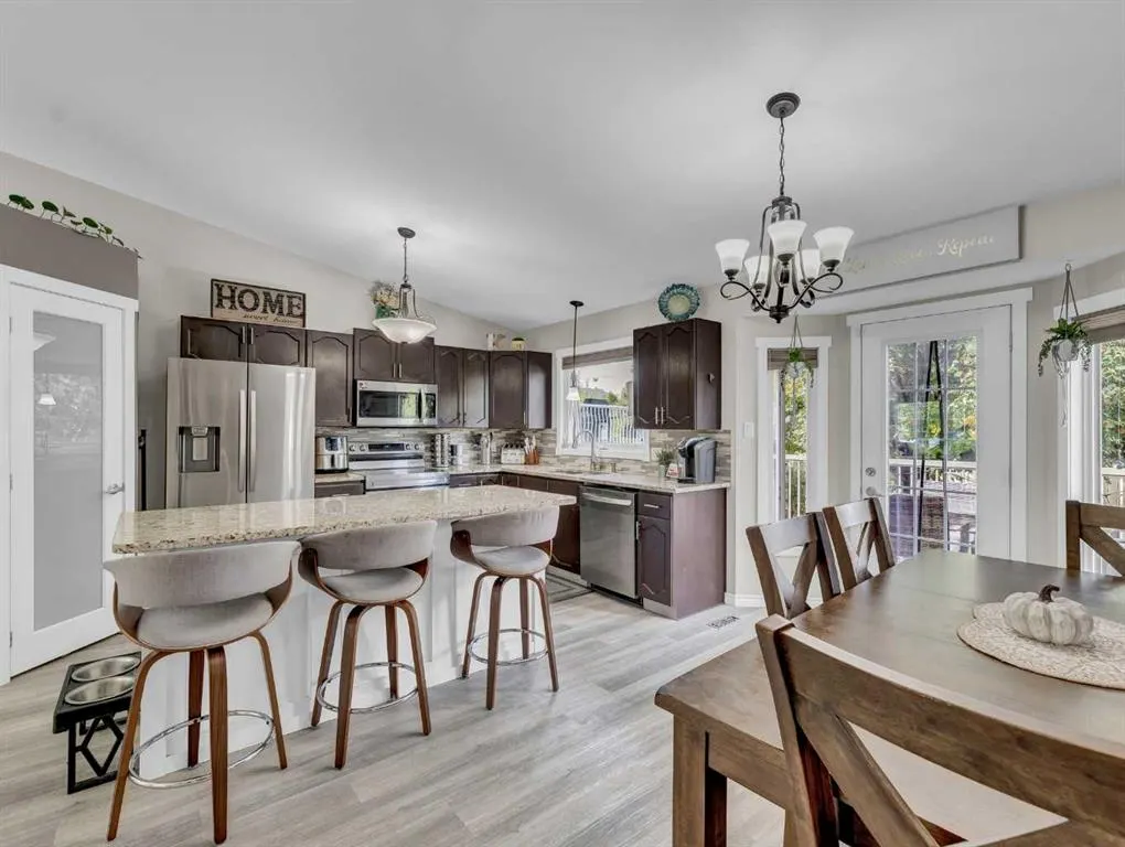 16 Storrs Crescent SE