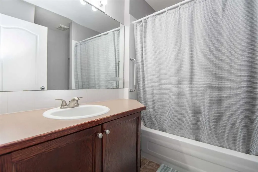 33 Donlevy Avenue, #27