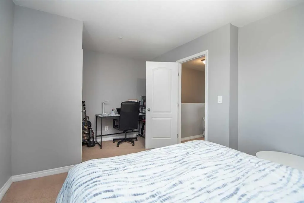 33 Donlevy Avenue, #27
