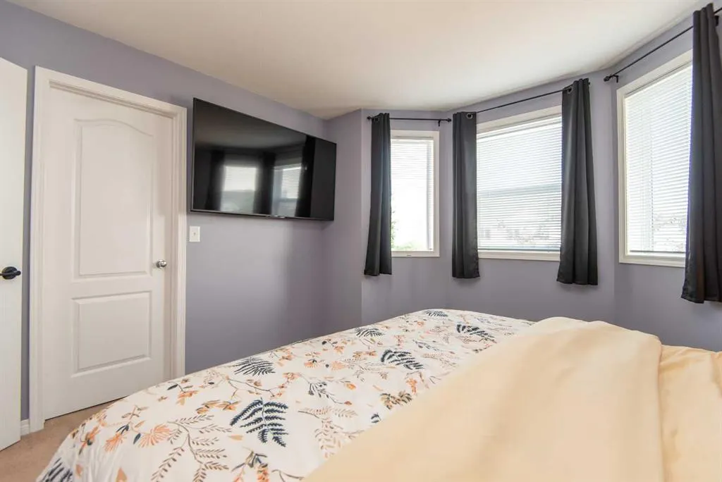 33 Donlevy Avenue, #27