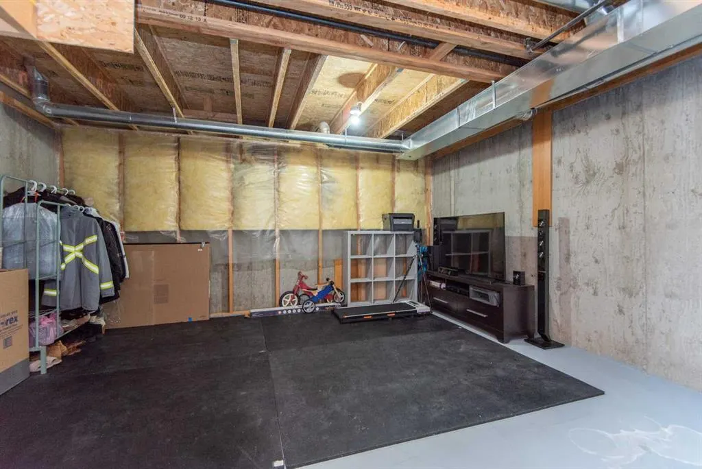 33 Donlevy Avenue, #27