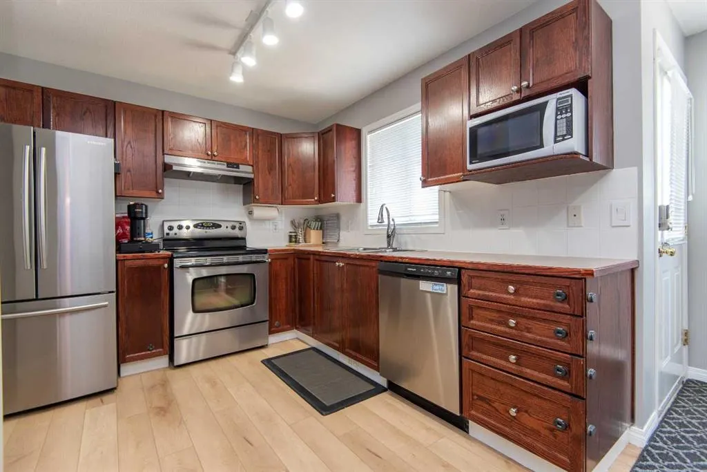33 Donlevy Avenue, #27