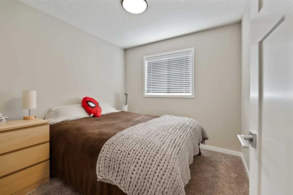 53 Masters Crescent SE