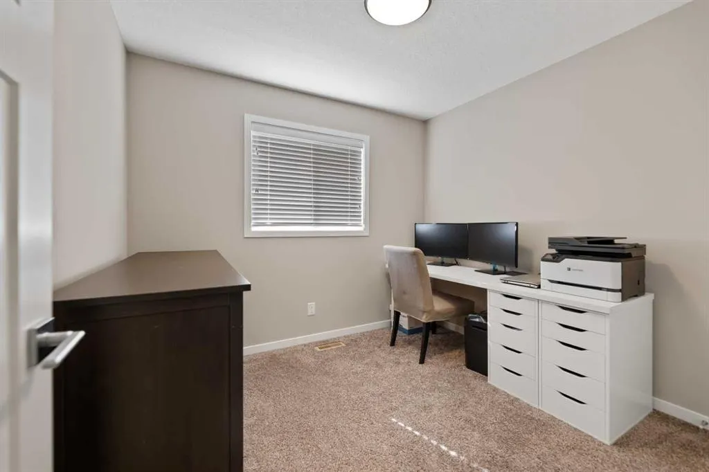 53 Masters Crescent SE