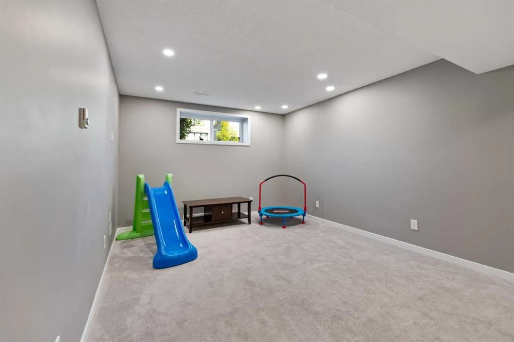 53 Masters Crescent SE
