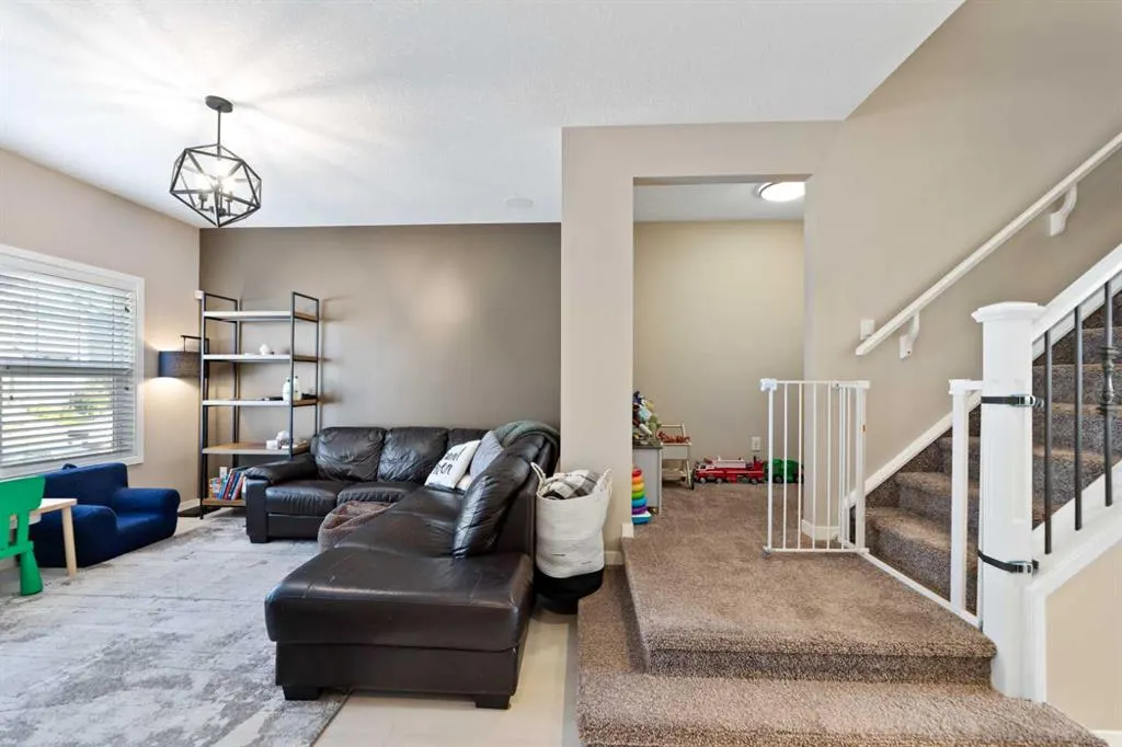 53 Masters Crescent SE