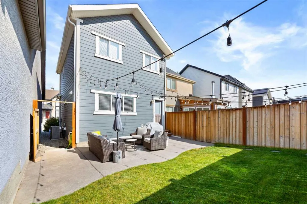 53 Masters Crescent SE