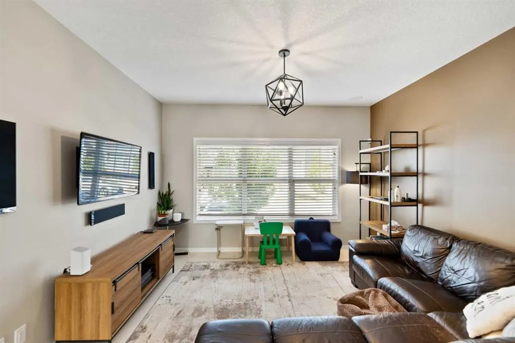 53 Masters Crescent SE