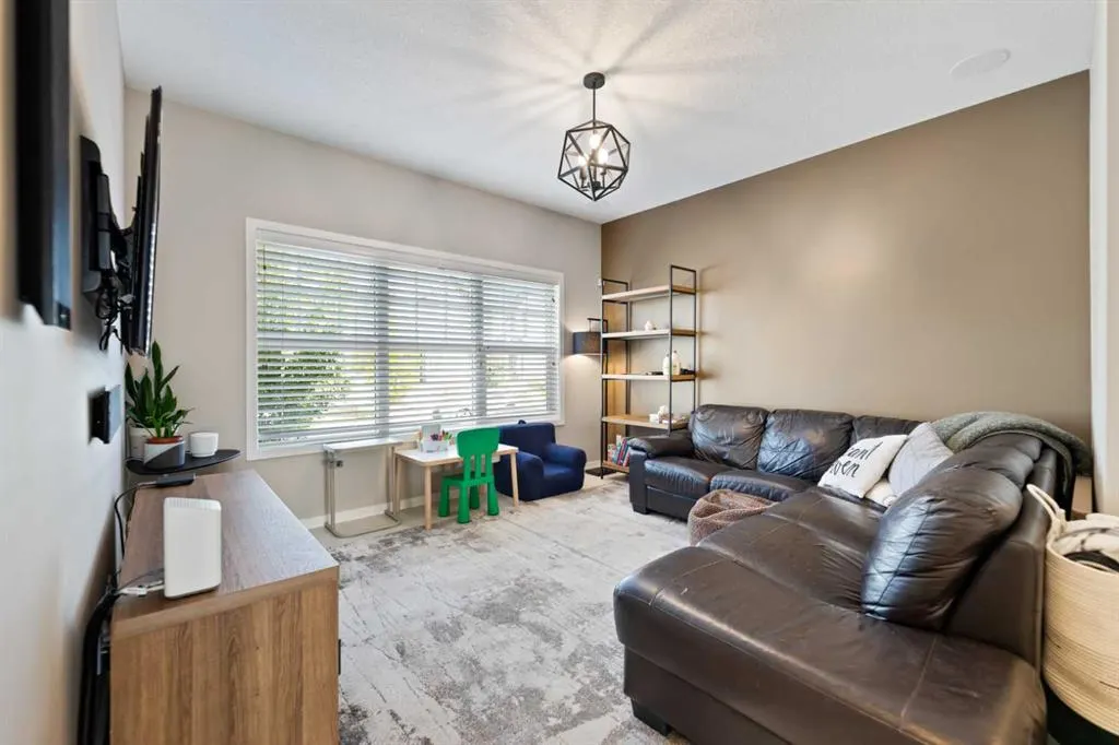 53 Masters Crescent SE