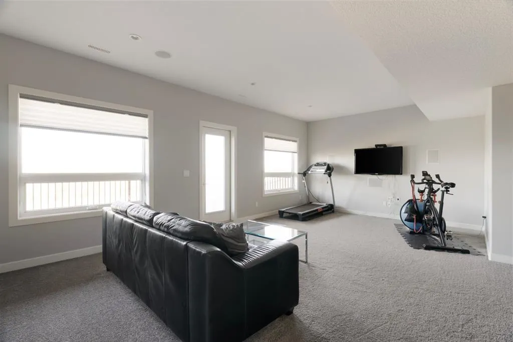 241 Diamondstone Ridge
