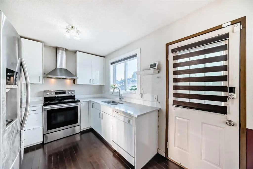11 Martinwood Road NE