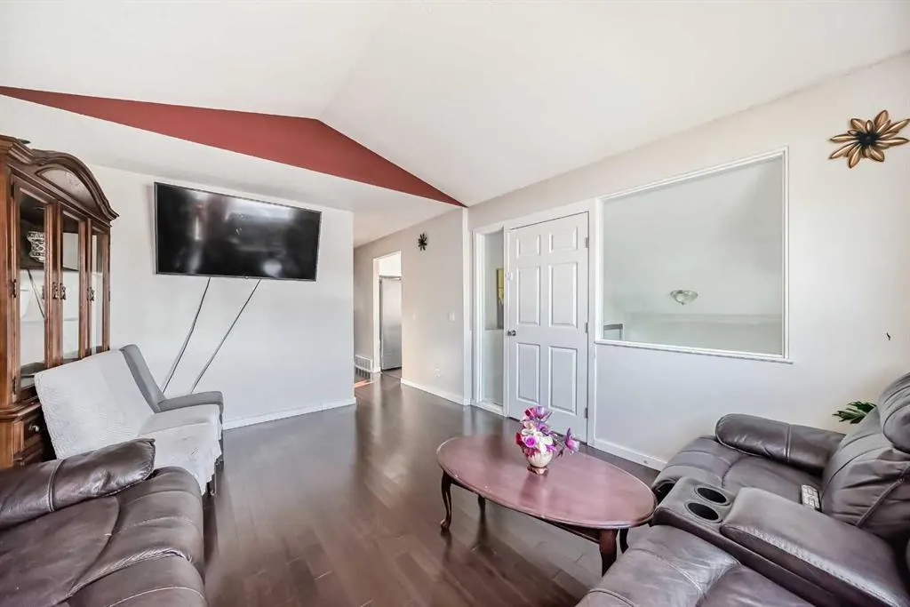 11 Martinwood Road NE