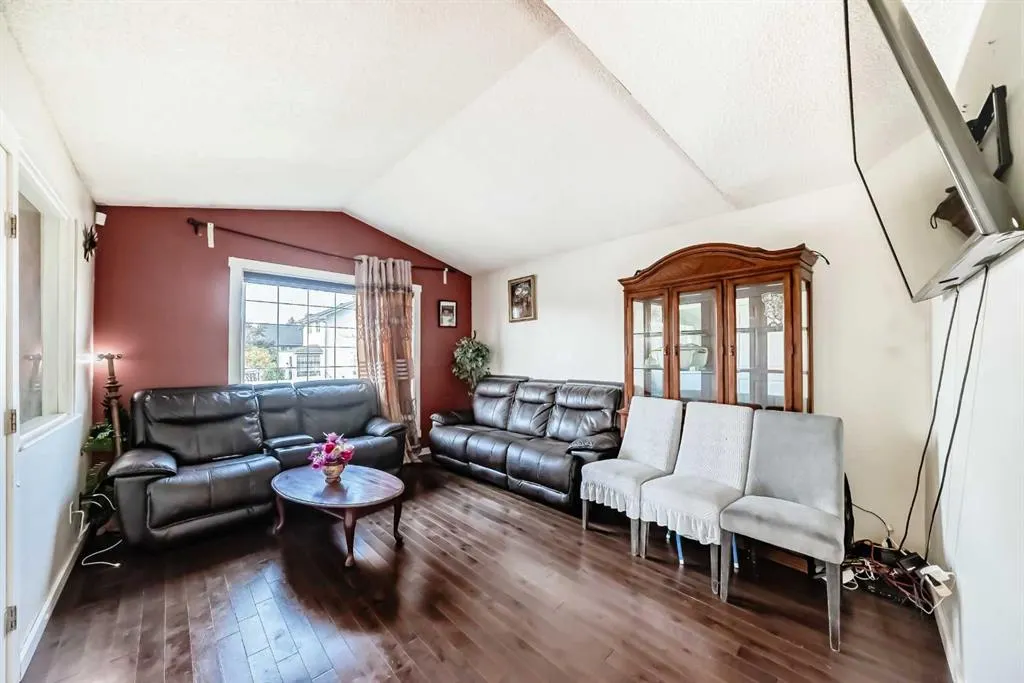 11 Martinwood Road NE