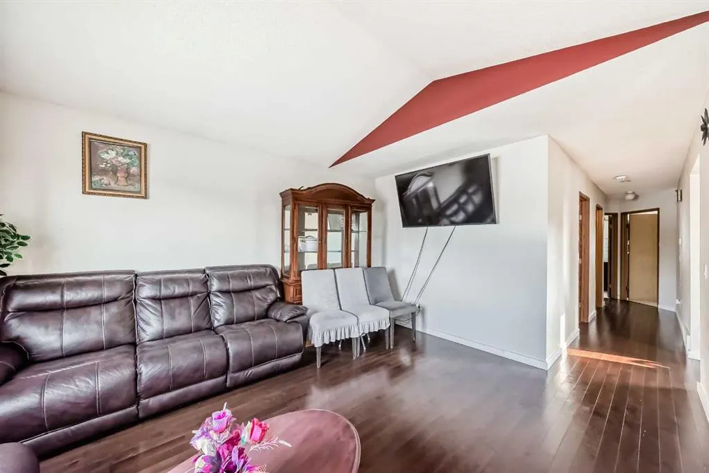 11 Martinwood Road NE