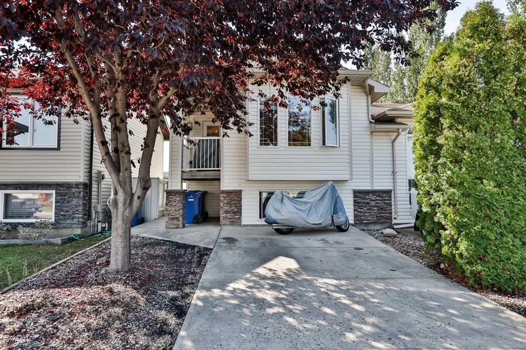 377 Lynx Crescent N