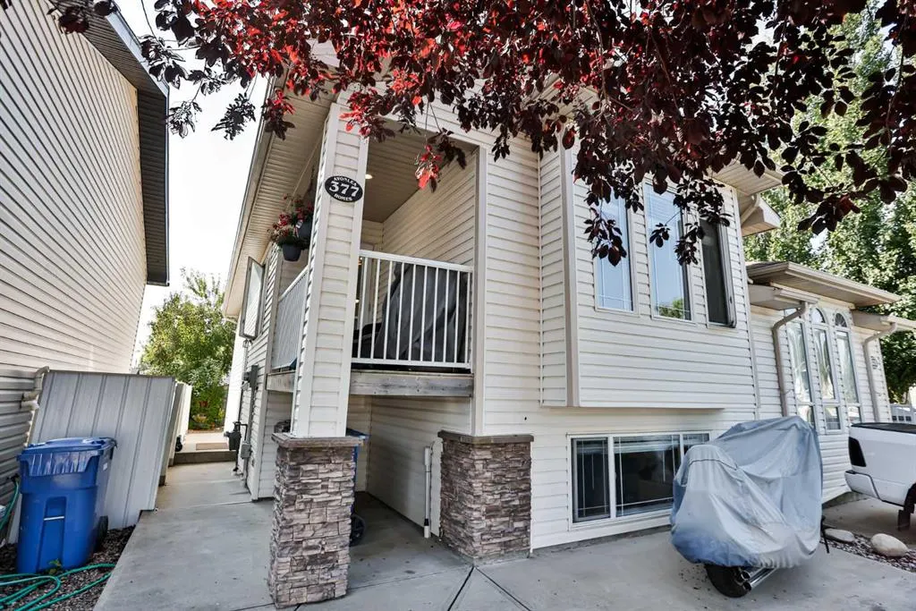 377 Lynx Crescent N