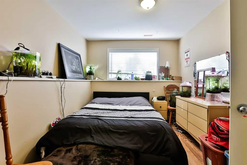 377 Lynx Crescent N