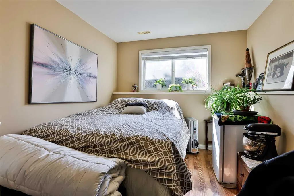 377 Lynx Crescent N