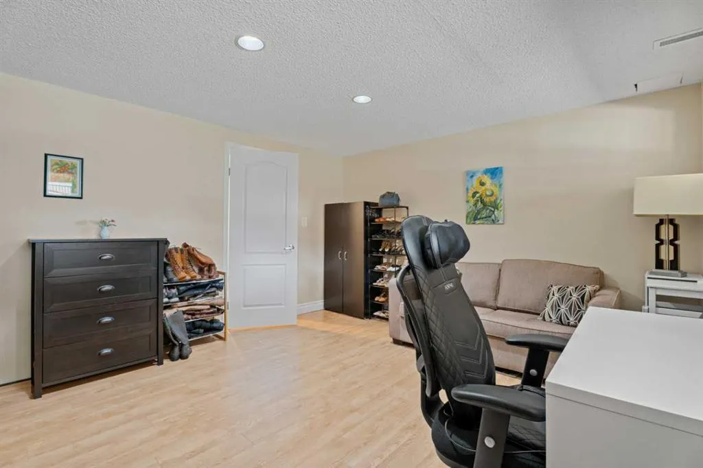 1205 Meadowbrook Drive SE