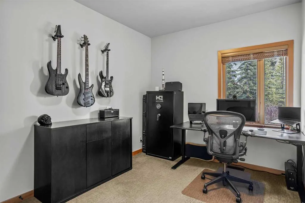 7 Creekside Mews