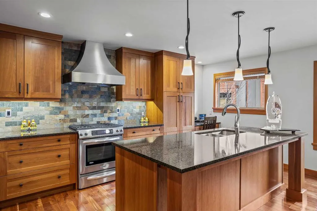 7 Creekside Mews