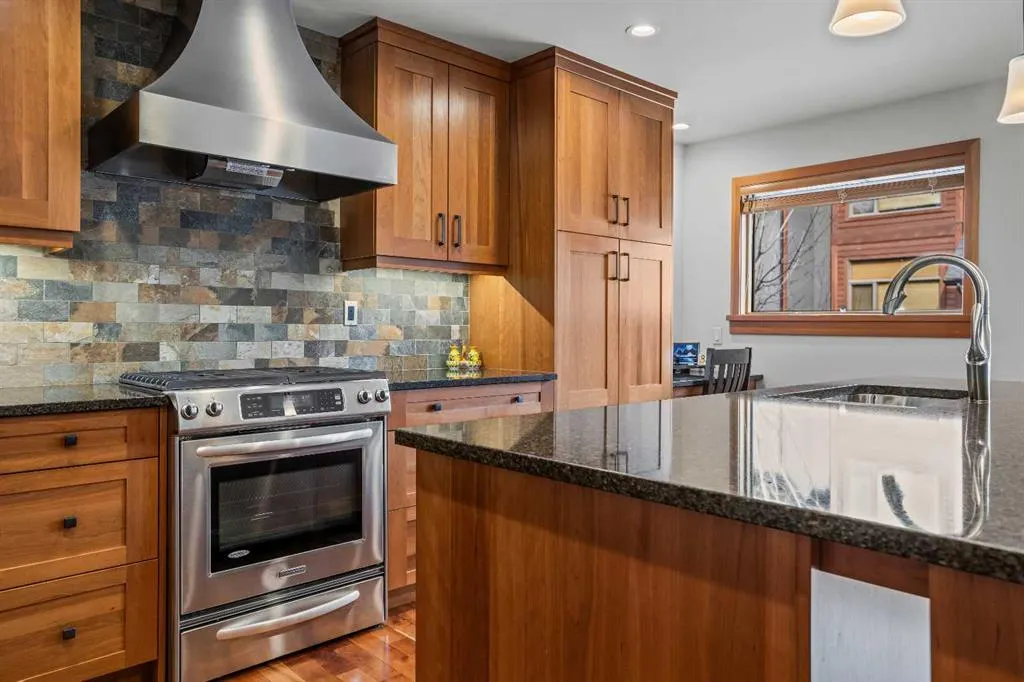 7 Creekside Mews