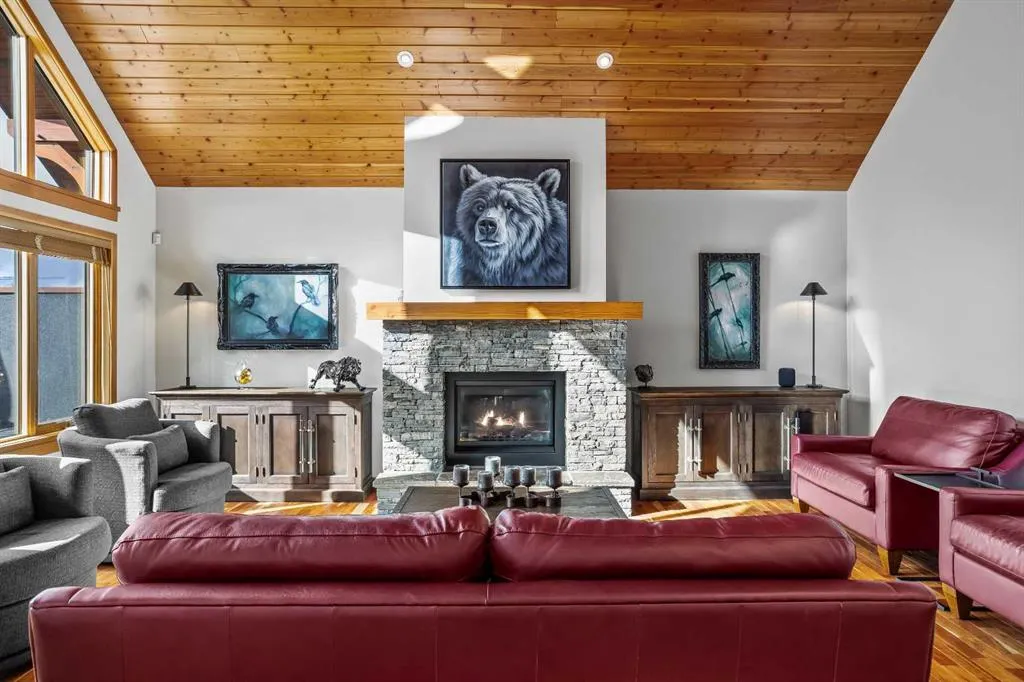 7 Creekside Mews