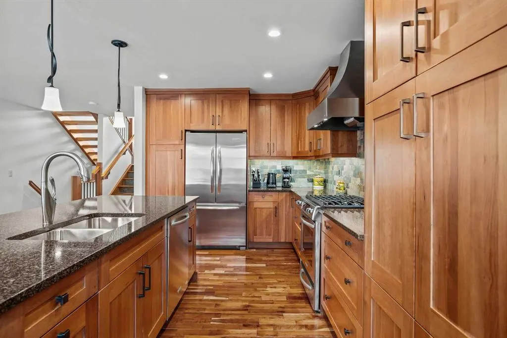 7 Creekside Mews