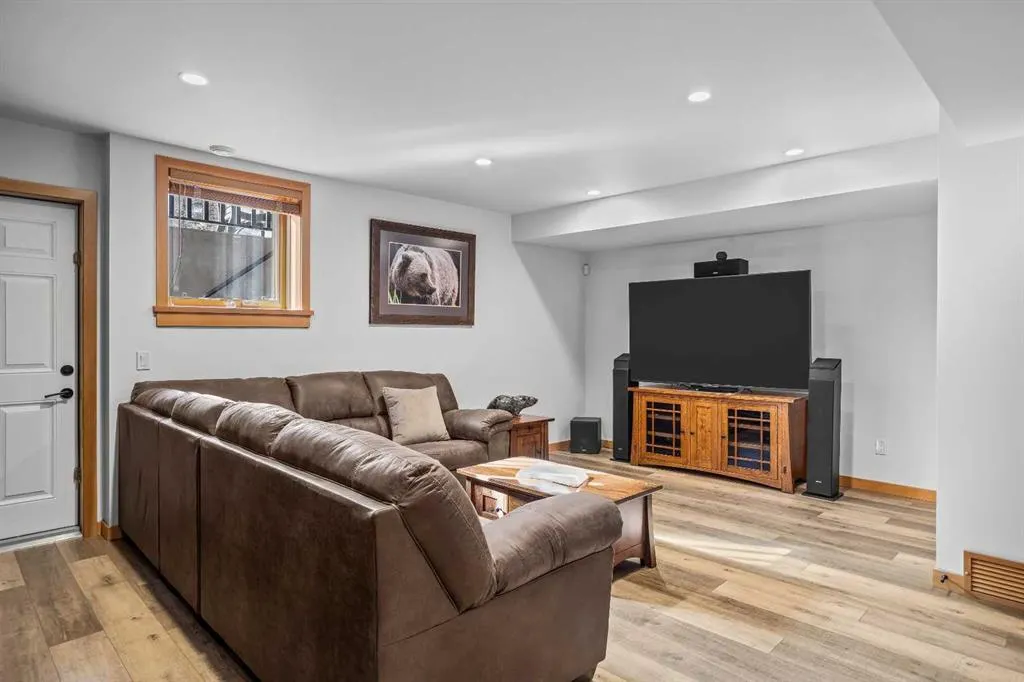 7 Creekside Mews