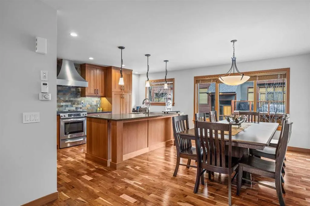 7 Creekside Mews