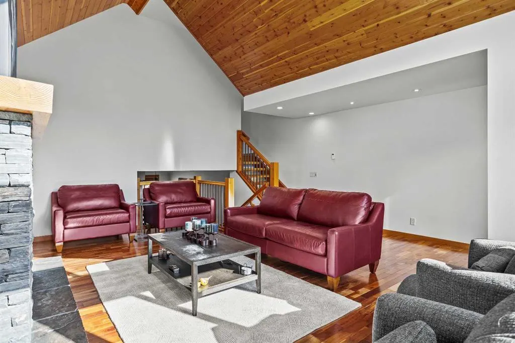 7 Creekside Mews