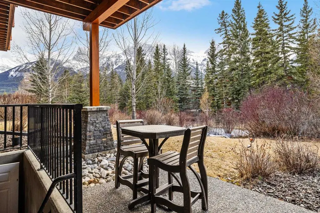 7 Creekside Mews