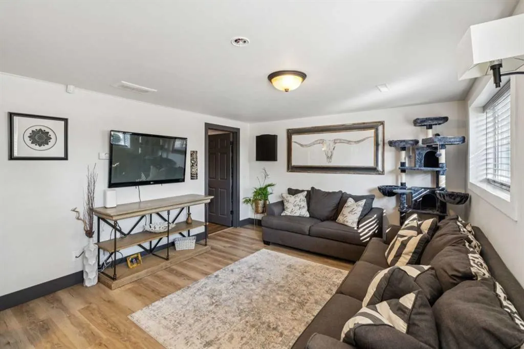 363 Cedarille Crescent SW