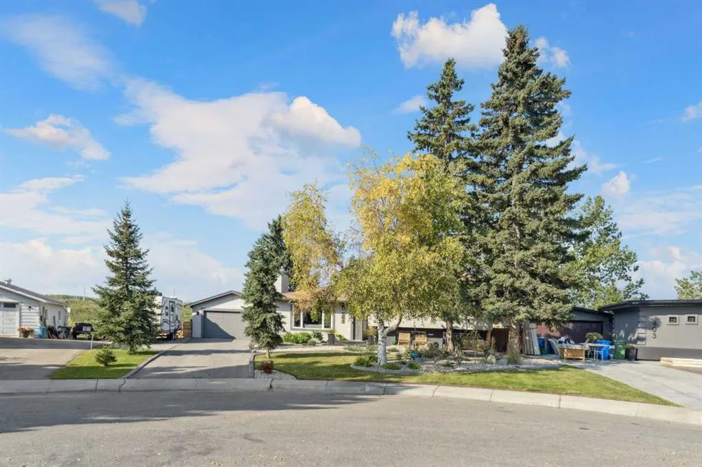 363 Cedarille Crescent SW