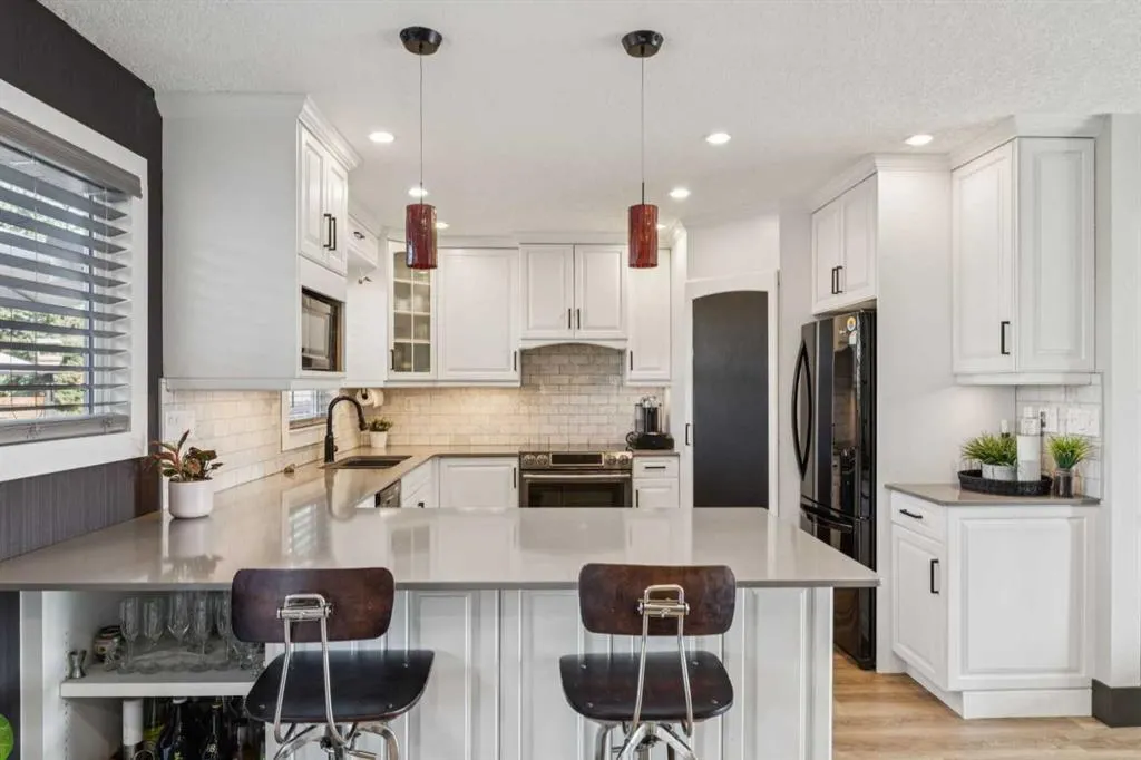 363 Cedarille Crescent SW