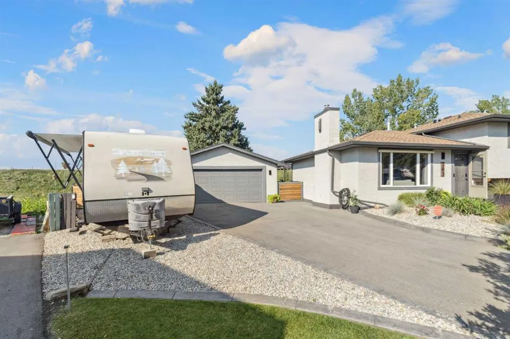 363 Cedarille Crescent SW