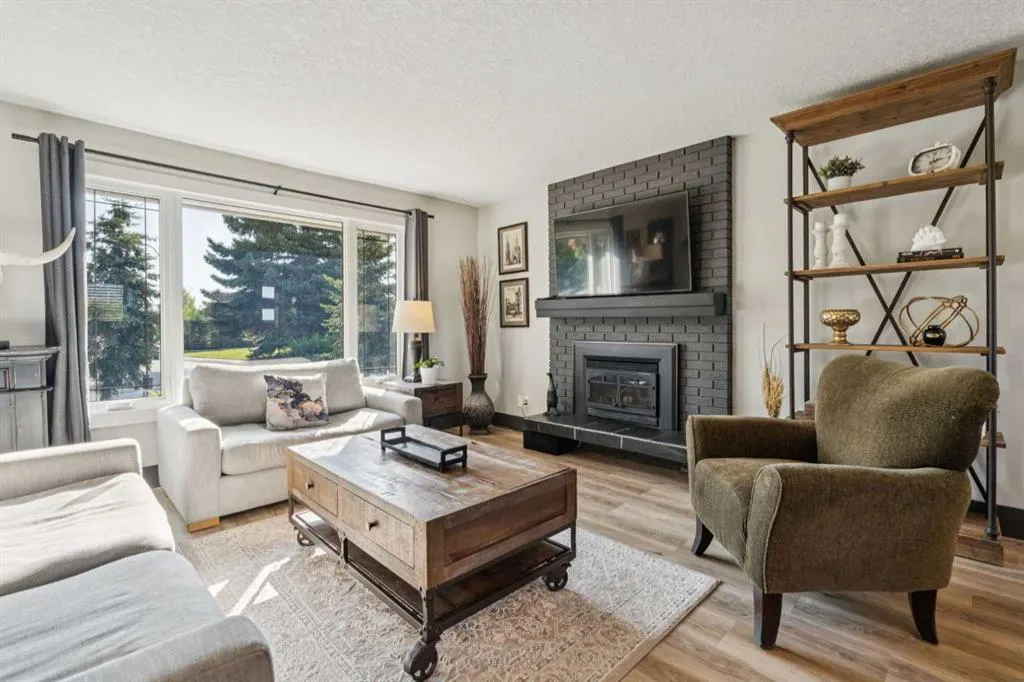 363 Cedarille Crescent SW