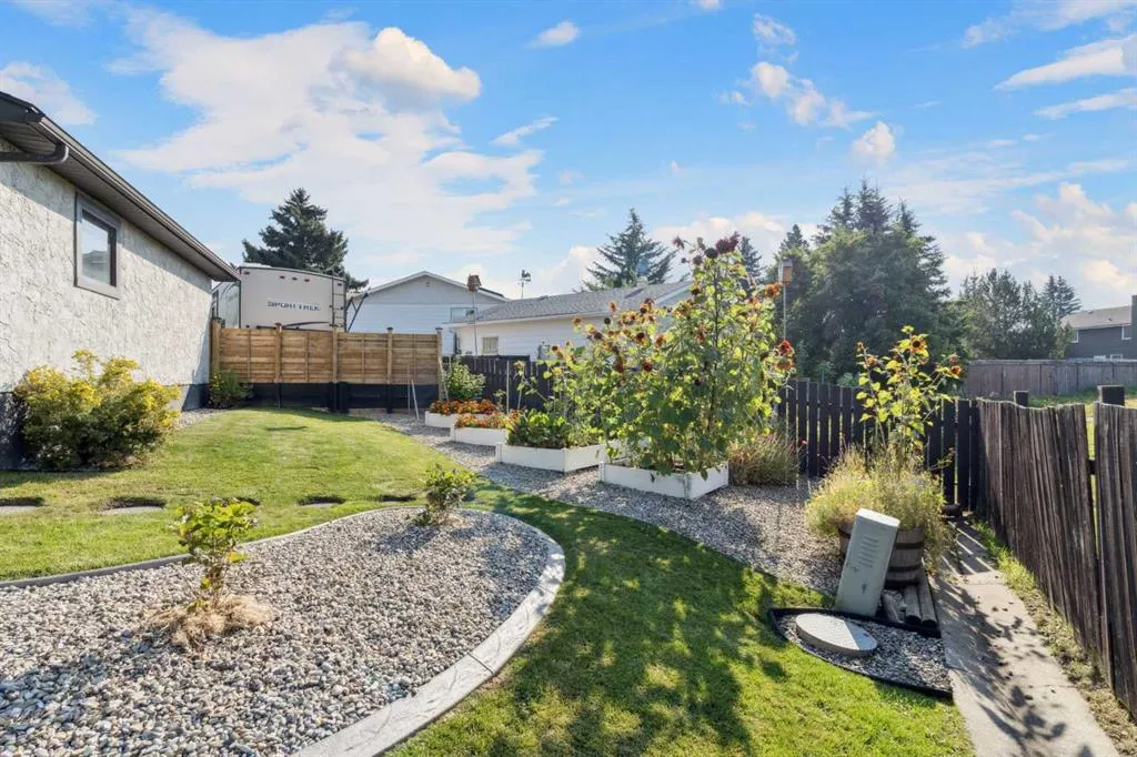363 Cedarille Crescent SW