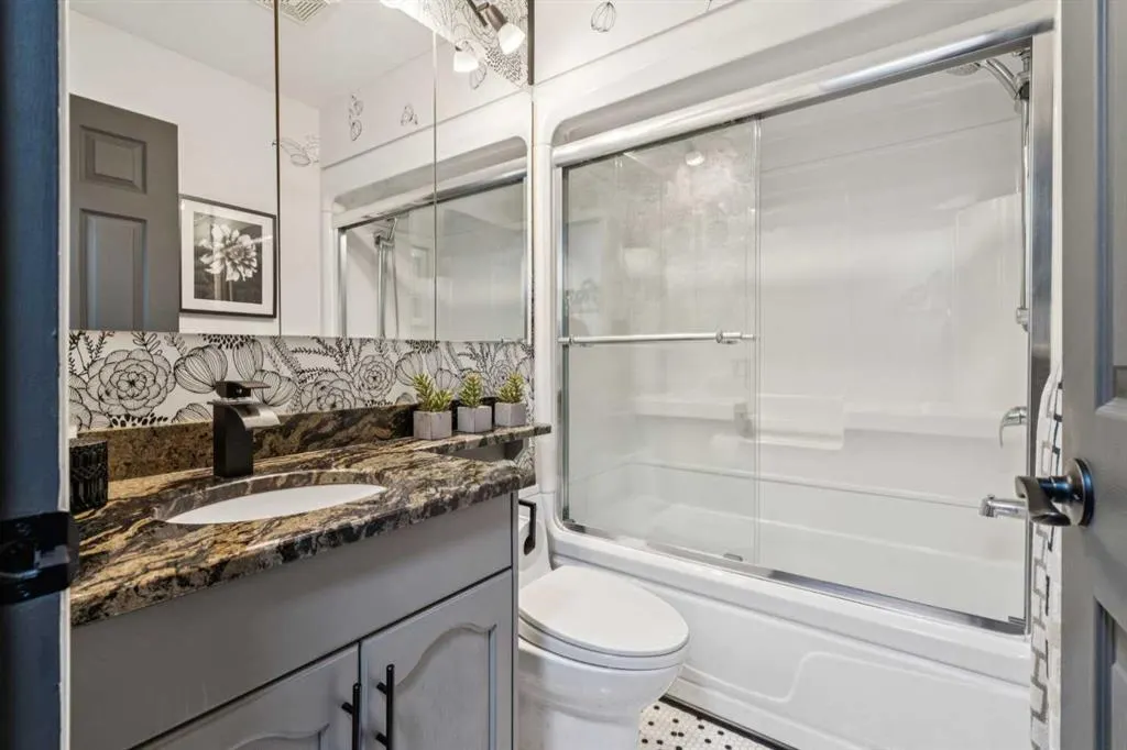 363 Cedarille Crescent SW