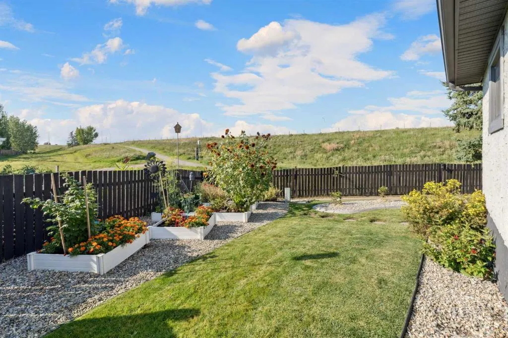 363 Cedarille Crescent SW