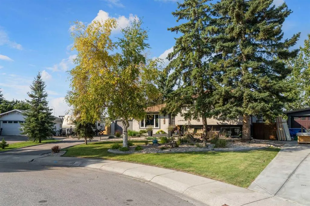 363 Cedarille Crescent SW