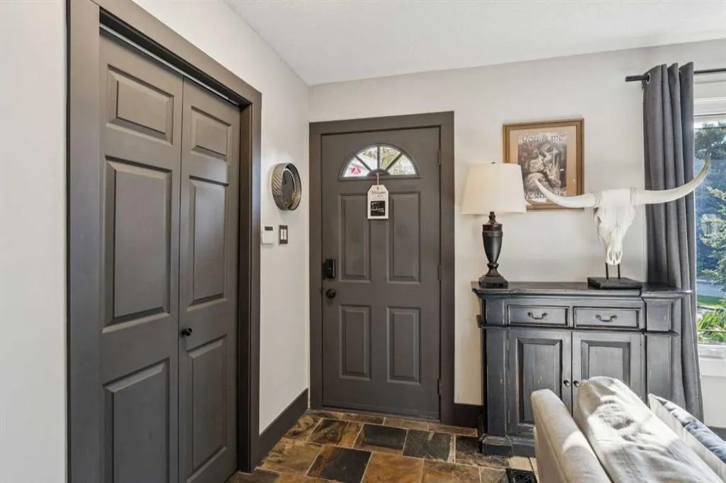 363 Cedarille Crescent SW