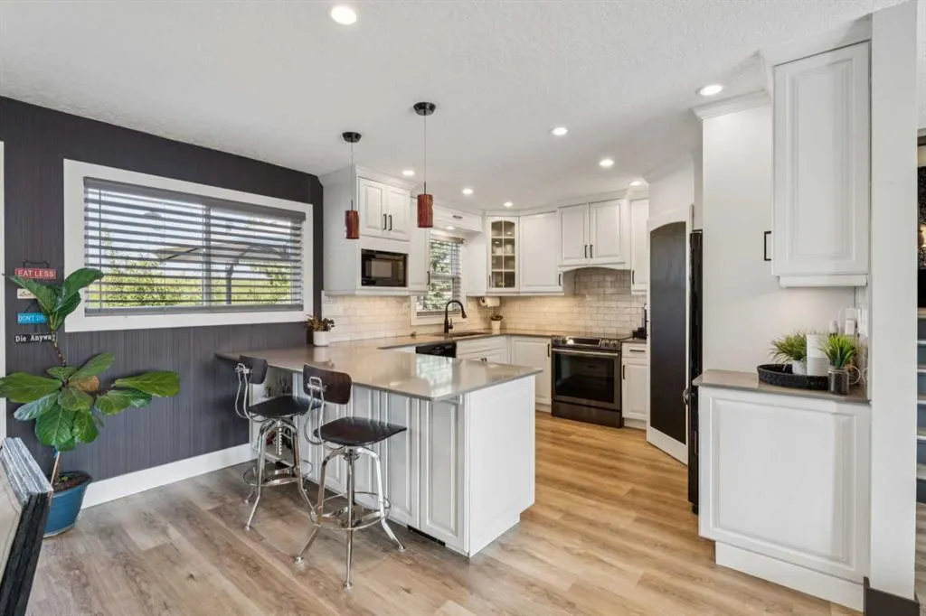 363 Cedarille Crescent SW