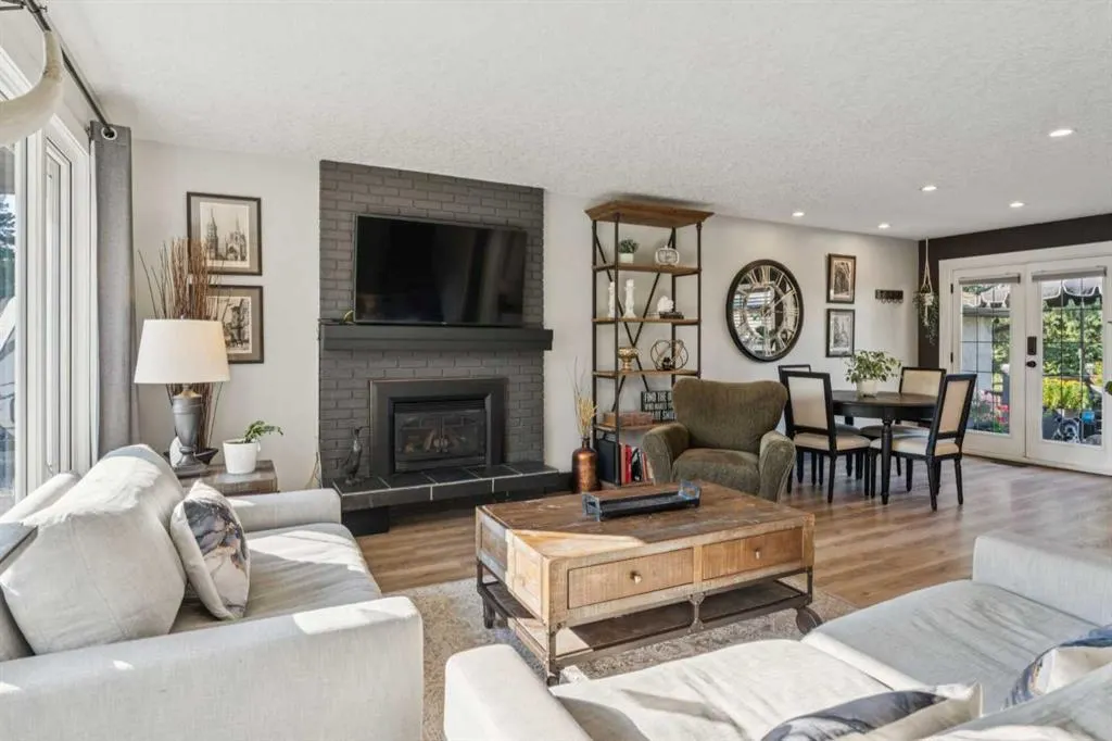 363 Cedarille Crescent SW
