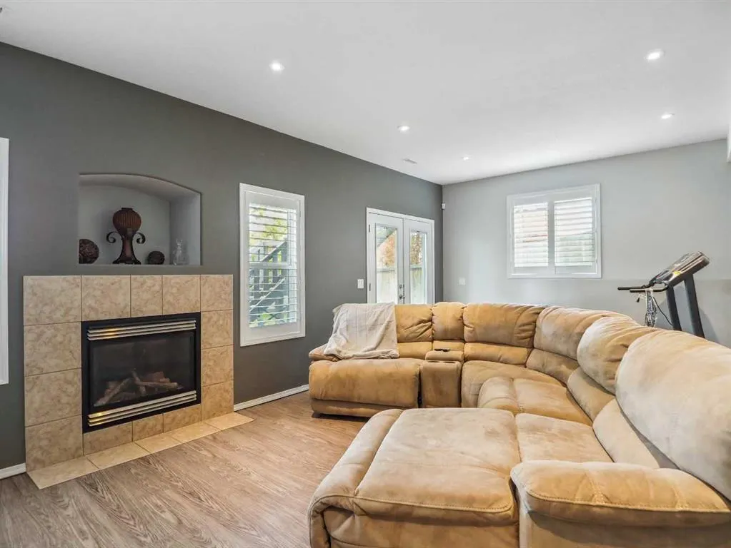 23 Dobson Close